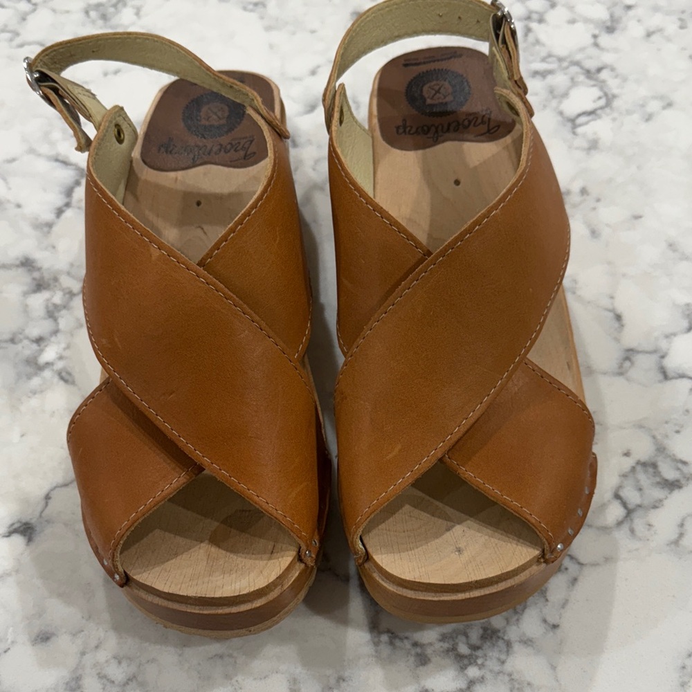 Troentorp Stylish Tan Leather Sandals new without tag